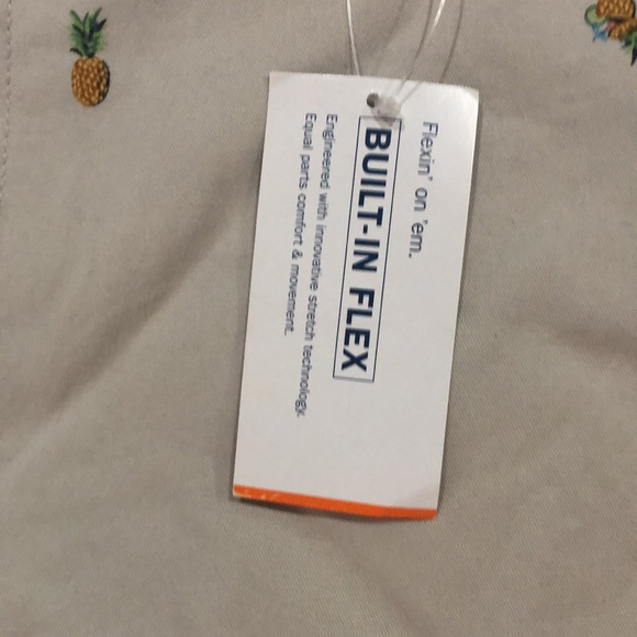 Old Navy Ultimate slim Built-n-flex Pineapple - Picture 3 of 8